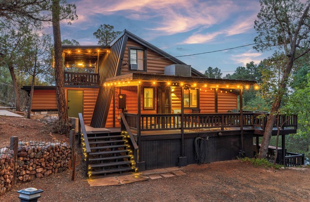 NEW! Modern, updated 2-bedroom cabin with WiFi, games and views in quaint Pine