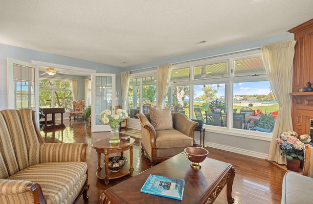 NEW! Niagara Riverview, Backs onto River