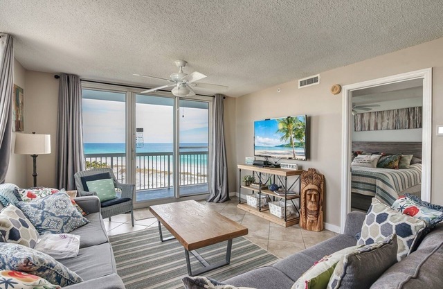 NEW! Pelican Beach 0918 2-Bedroom Condo with Beach view