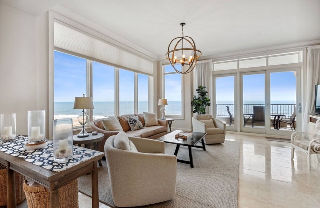 NEW PHOTOS! Luxurious Oceanfront Villa boasts Breathtaking Panoramic Views!