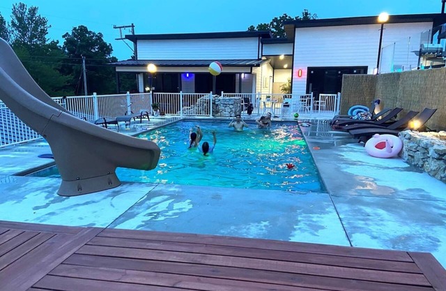 New Poolside Villa w/Game Room & Hot Tub! 3 Min to SDC, 15 Min to Branson Strip!