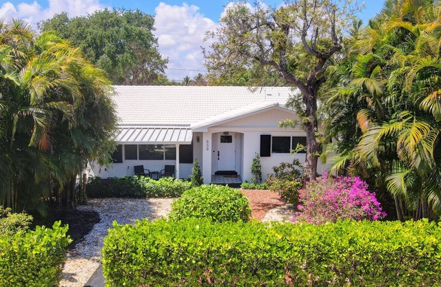 new remodeled attractive home 5 minutes from the beach. close to the golf course
