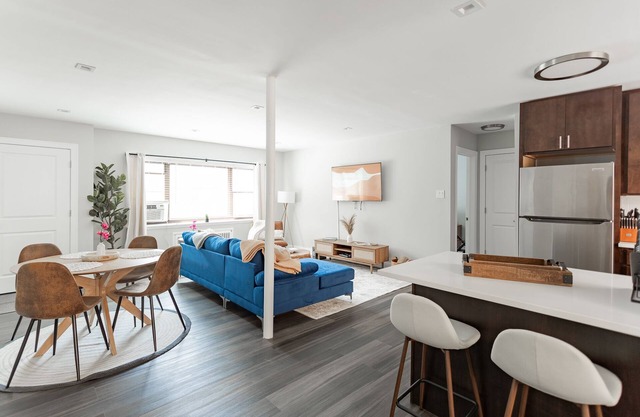 New renovation-1BR-Stylish-Modern-Next to the Laken