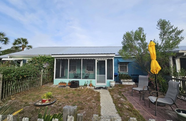 New Rental! Close to Carrabelle Beach; Pet-Friendly
