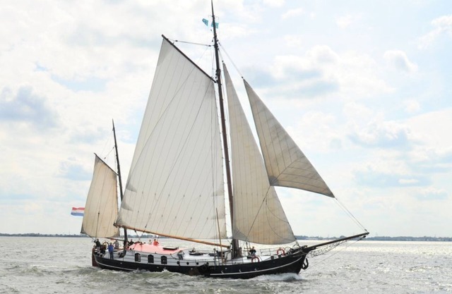 New: Sailing 'Phoenix' Amsterdam, 7 cabins, 18 beds