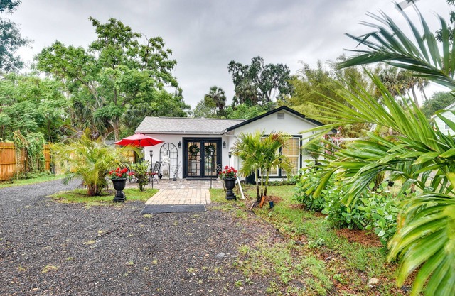 New Smyrna Beach Cottage ~ 1 Mi to Downtown!