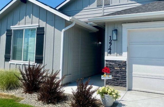 New Spacious, Beautiful, and Conveniently-located Boise Home