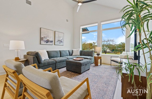 New Steiner Ranch Home w/Balcony Dining & Upgraded Features