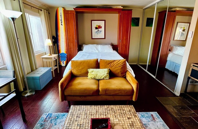 NEW! Studio by the Beach & Boardwalk. Very Walkable. Gym, Sauna, Jacuzzi, BBQs
