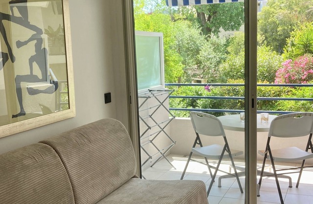 New studio with pool parking in Cannes