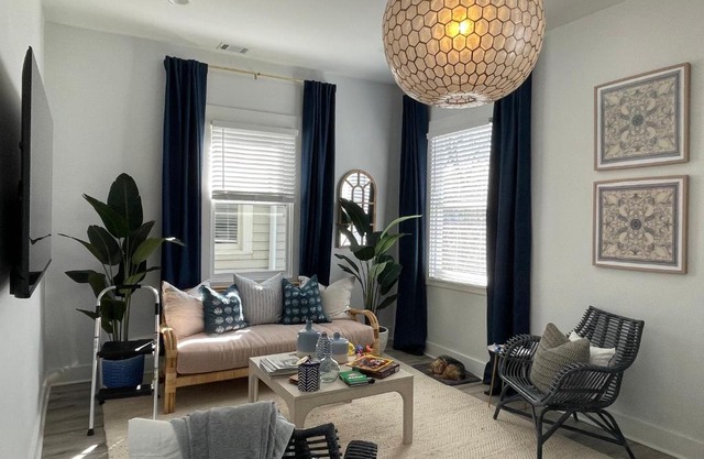 New! Stylish 1900s Renovated Duplex Apartment Building Near Forsyth & River St