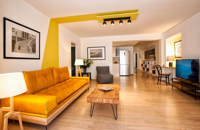 New Stylish 5bd-5ba Apt/Acropolis View/Ideal Location