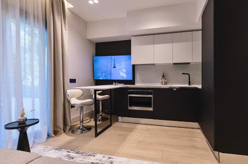 NEW - Superior 1BR Suite - Fully Equipped - Azulis2 - Garden - FREE Parking
