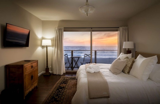 New! The Nautilus – Manhattan Beachfront Retreat