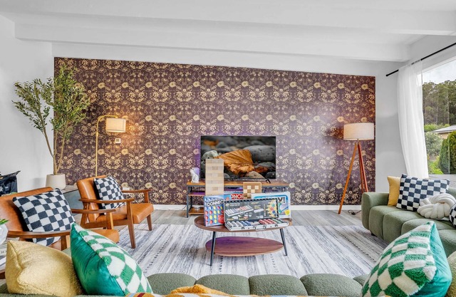 New Themed Coastal 4Bed w/Pool/Arcades/Foosball