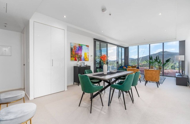 New to VRBO: Fabulous 2BR/2BA Apartment in the Central District