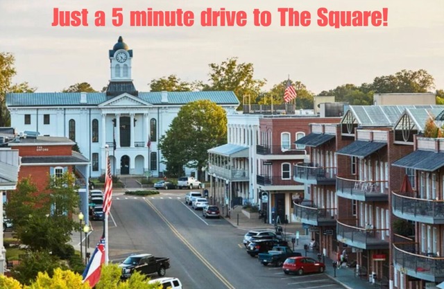 NEW Townhouse 5 mins from The Square at Ole Miss!