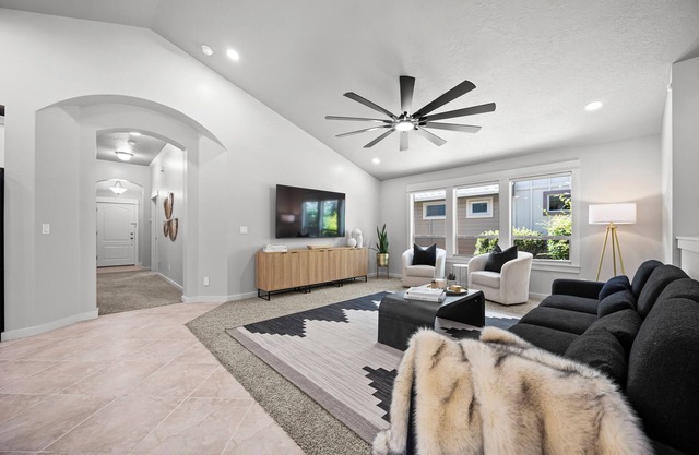 New - Tuscany Retreat- single level and clean!