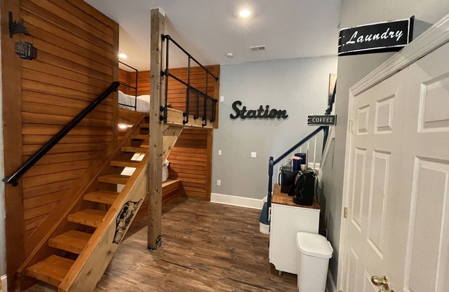 ►New! Unique Custom Crafted Train Station Lodge W/private walking trails