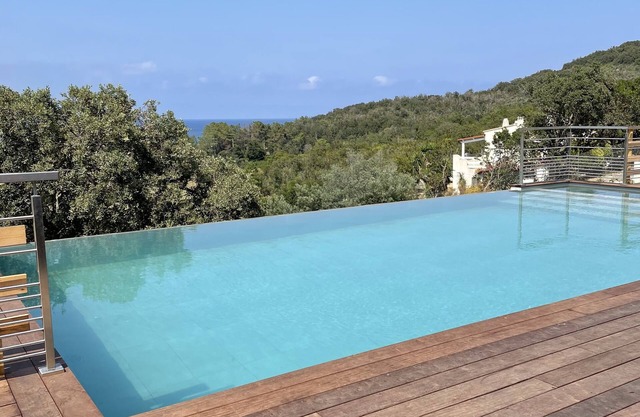 New villa with large heated pool and sea view