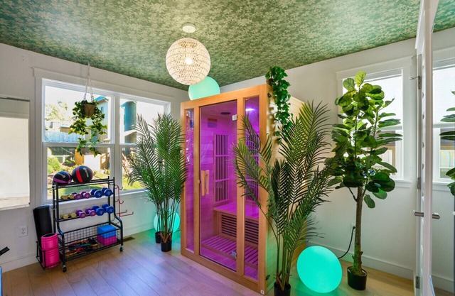 *NEW* Walk To AVL|Sauna|Hot Tub|Cinema