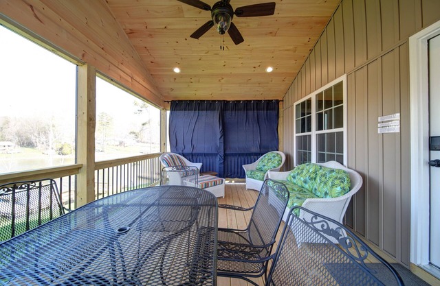 NEW! Waterfront - Private Dock - Firepit - Kayaks