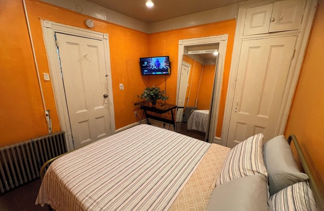 Newark's Art Deco 1-bdrm Oasis