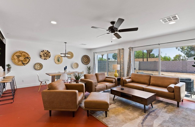 Newer, Modern, Work Friendly 2 Bedroom Condo near Downtown PHX