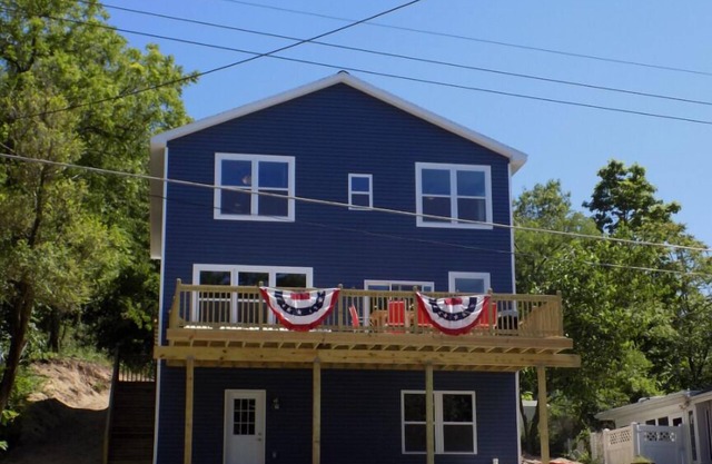 NEWLY BUILT 7 Bedroom Lake Shore Drive Beach Home - Hot Tub and Fire Pit!