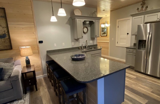 Newly Built Carriage House Apartment! - short walk to downtown Boyne City!