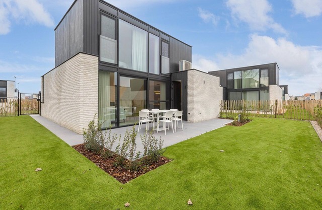 Newly built holiday home for 6 people by the sea