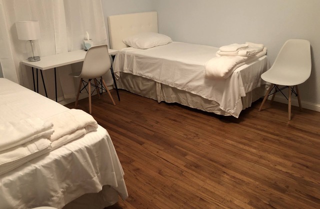 Newly furnished 3 bed/2 bath - Month to month rental