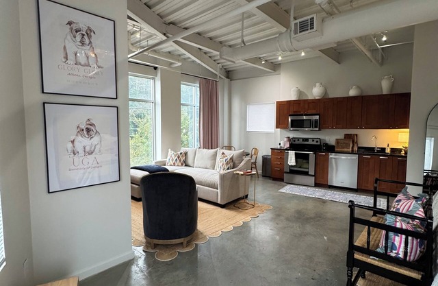 Newly Listed Studio Condo - Perfect for Game Days!
