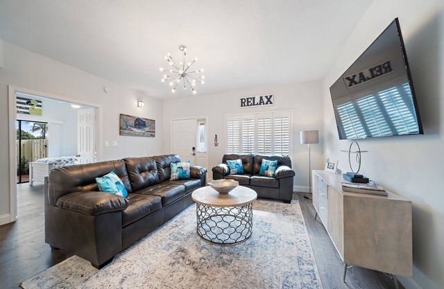 Newly Redone and furnished 2/2 condo that is walking distance to the beach