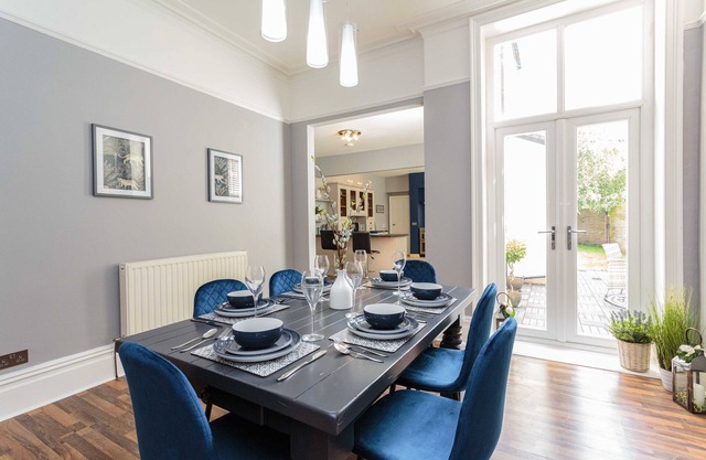Newly Refurbished 5 bedroom 3 bathroom Superior Stay