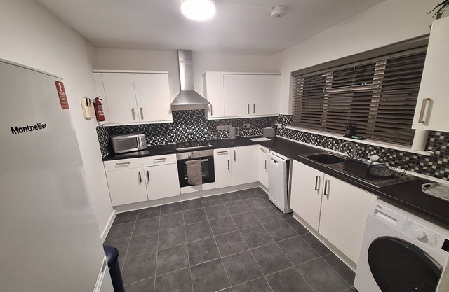Newly refurbished, G London & Kent Gateway