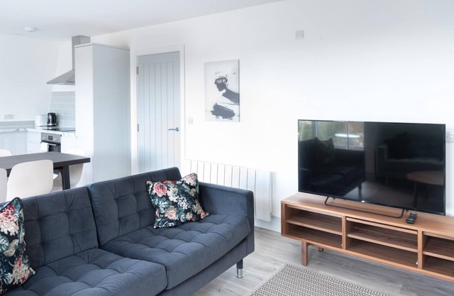 Newly Refurbished 2 bed with Fantastic View