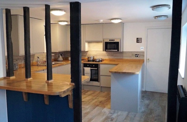 Newly refurbished 2 bed 18th Century duplex in the heart of beautiful Lymington