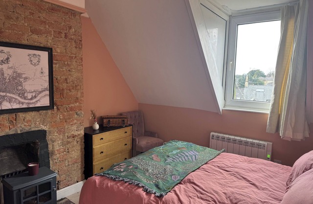 Newly Refurbished 2 Bedroom Flat
