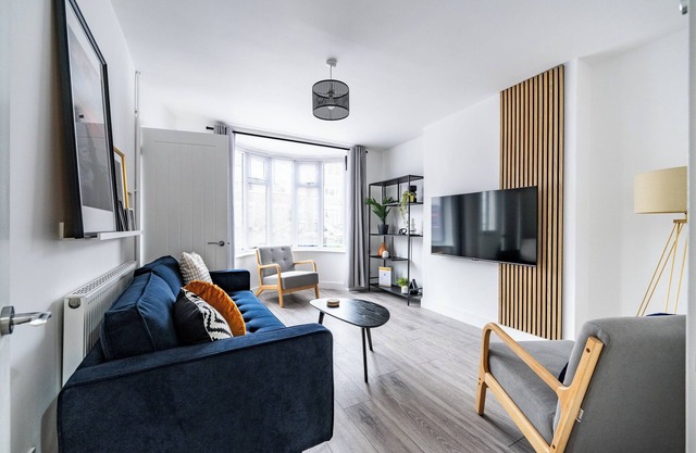 Newly refurbished for 2024, high spec 2 Bedroom House, perfect seaside location.