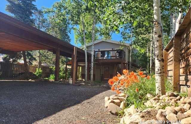 Newly remodeled tucked away in an alley. Very private location in an Aspen grove