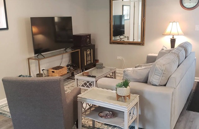 Newly Remodeled 2BR 2BA Home ★ Close to Barrington