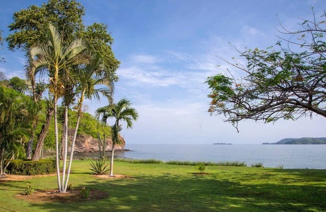 Newly Remodeled Beachfront Condo, Ground-Floor Terrace & Direct Access to Playa