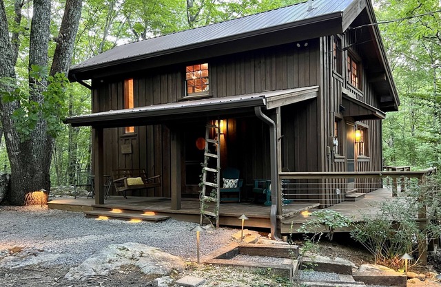Newly Remodeled Gorgeous Authentic Cabin Near DeSoto Park