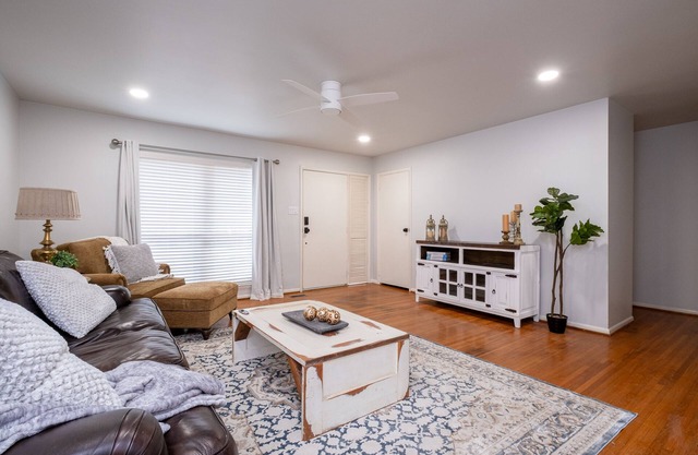 Newly Remodeled home near Hwy, food and shopping.