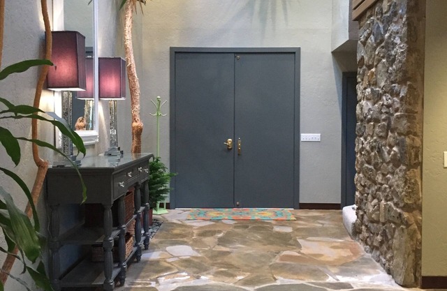 Newly Remodeled - Minutes From I-44, Downtown OKC And Penn Square Mall