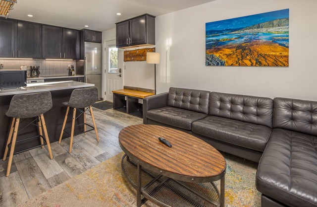 Newly remodeled studio w/gorgeous mountain views near Big Sky Resort - Hill Condo Lookout
