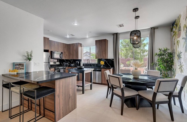 Newly Remodeled Swanky Summerlin Oasis, Near Strip & Golf, Yard