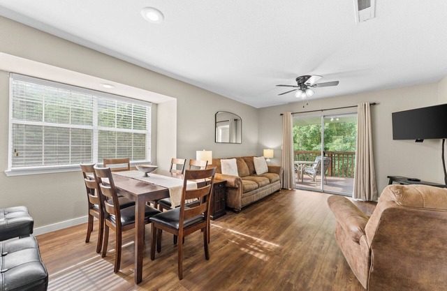 Newly remodelled, 2 bedroom condo with pool and close to SDC!