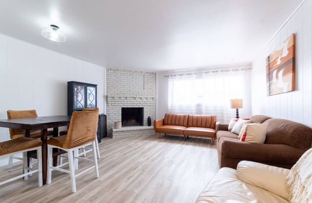 Newly renovated condo with beautiful Mountain View.Close to lots of attractions.